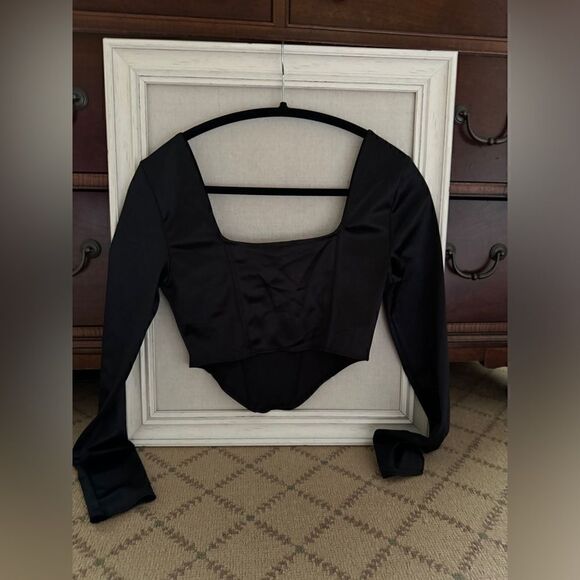 Divided H&M black satin long sleeve square neck crop top high low hem NWOT S - Picture 2 of 9